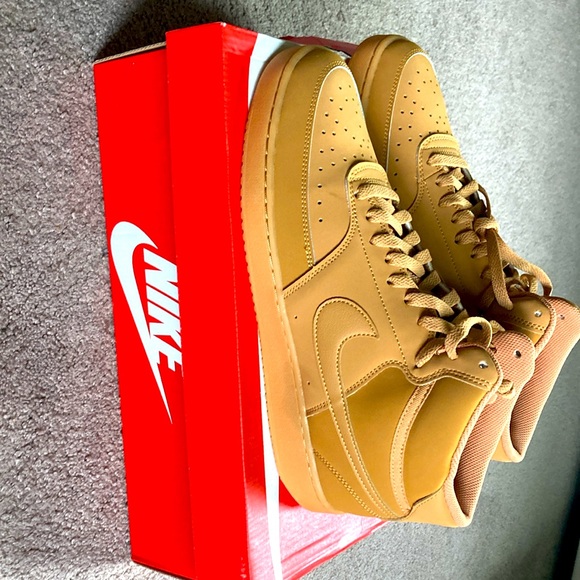BNIB Nike court vision, mid flax 11.5 - Picture 4 of 6